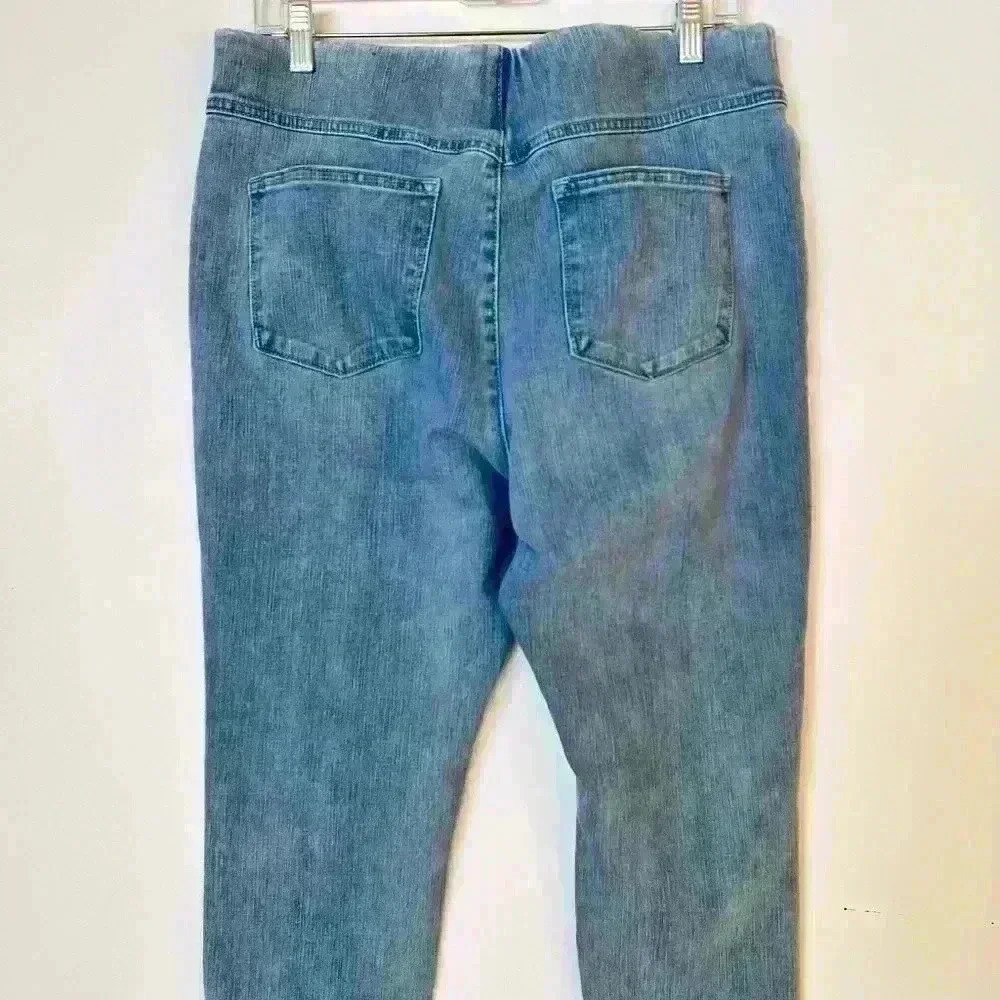 Soft Surrounding Light Wash Pull-On Jeans - Picture 8 of 8